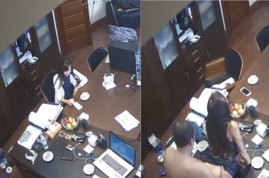 Sếp phang thư ký trong phòng làm việc